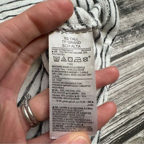 Old Navy Women's Striped Sleeveless Sweater White Black XST XS Extra Small TALL - Picture 8 of 10